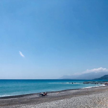 Peaceful Apartment 1 Minute Walk To The Beach Ventimiglia Esterno foto