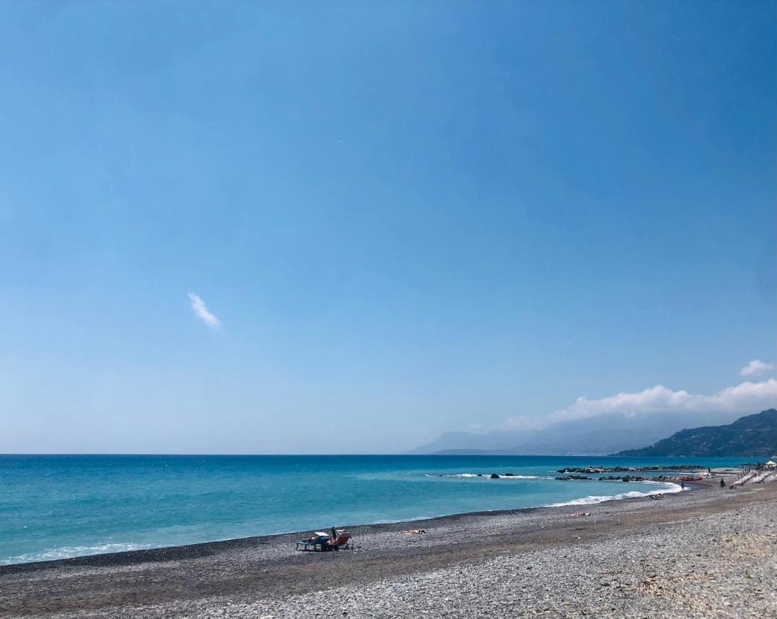 Peaceful Apartment 1 Minute Walk To The Beach Ventimiglia Esterno foto